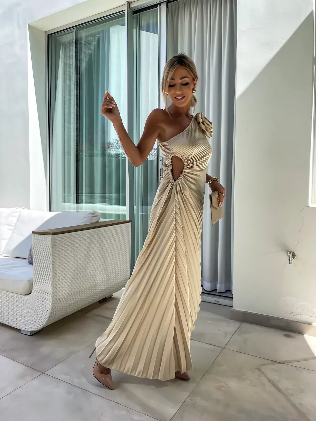 Vestido Esmeralda Real – Elegancia Asimétrica y Brillo Sofisticado
