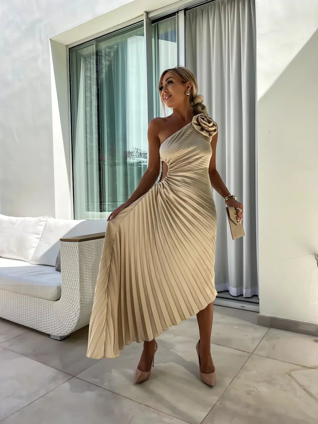 Vestido Esmeralda Real – Elegancia Asimétrica y Brillo Sofisticado