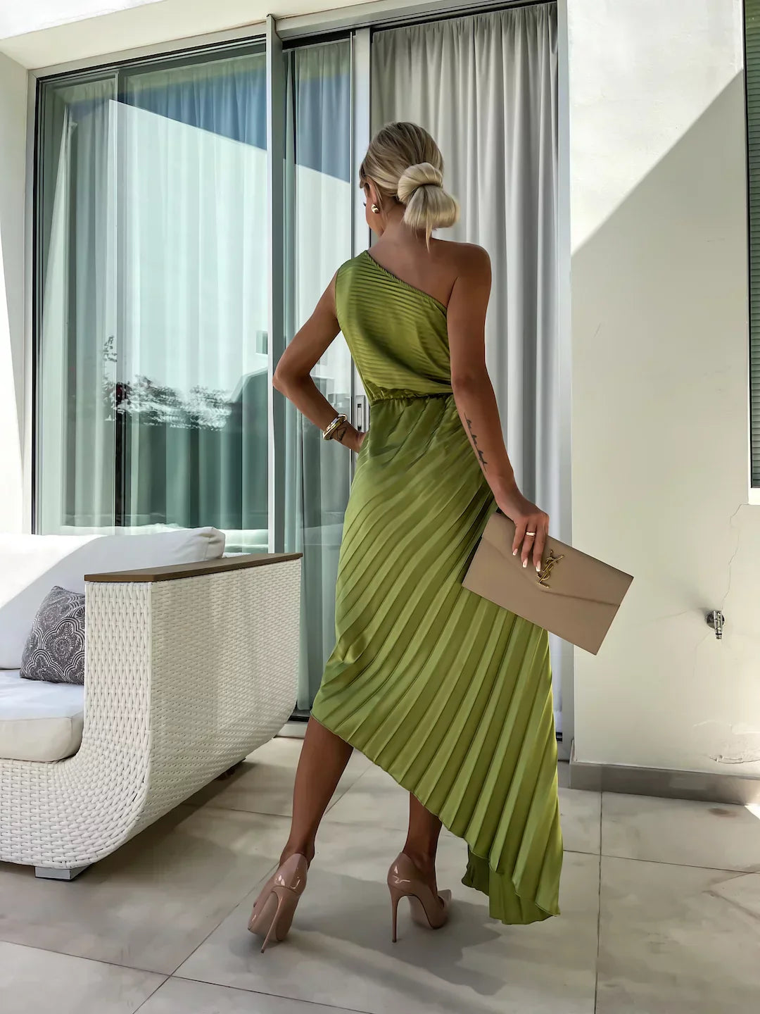 Vestido Esmeralda Real – Elegancia Asimétrica y Brillo Sofisticado